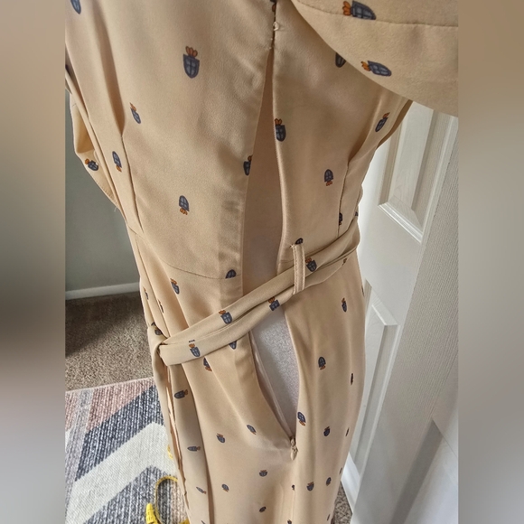 Simple Retro Elegant Beige Pleated Dress Sz. Medium - Picture 10 of 15